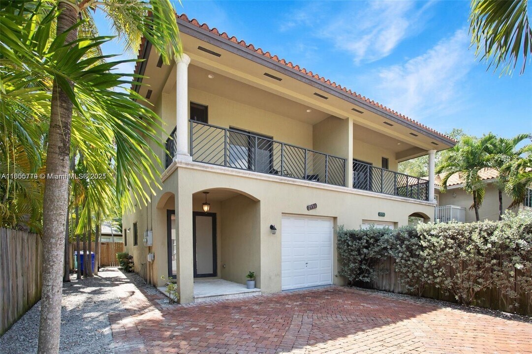 2936 Virginia St in Miami, FL - Building Photo