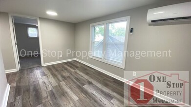 807 S Hardy Ave in Independence, MO - Foto de edificio - Building Photo