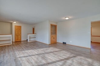 4465 N 144th St in Brookfield, WI - Building Photo - Building Photo