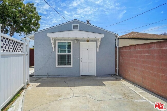 1735 S Carmelina Ave in Los Angeles, CA - Building Photo - Building Photo