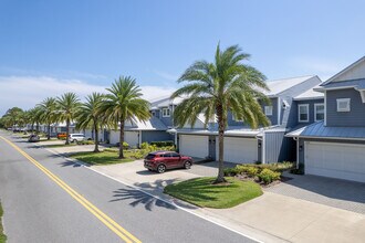 Channelside Luxury Townhomes in Jacksonville Beach, FL - Foto de edificio - Building Photo
