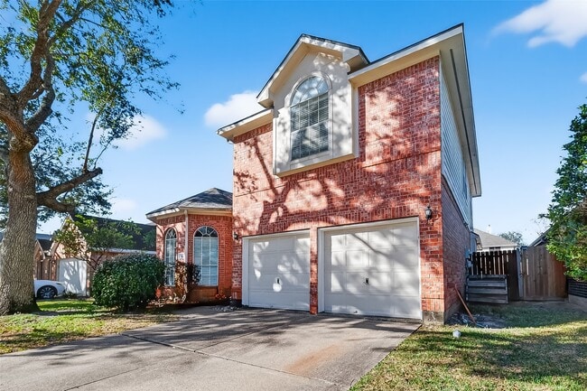 910 Norfolk Dr in Pearland, TX - Building Photo - Building Photo