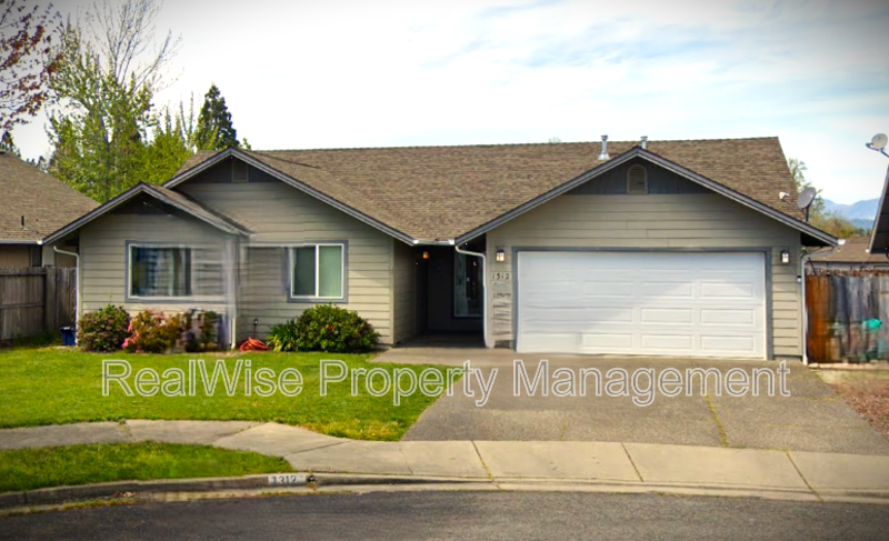 1312 SW Sturgeon Ct in Grants Pass, OR - Building Photo