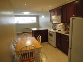 2 Lanark Av in Toronto, ON - Building Photo - Building Photo