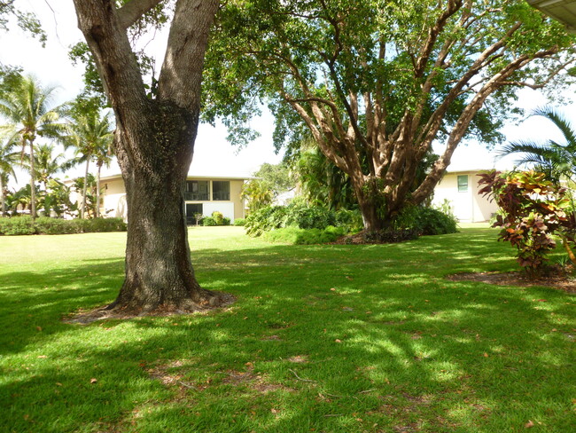 property at 7 SE Turtle Creek Dr