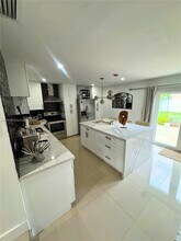 961 Swan Ave in Miami Springs, FL - Building Photo - Building Photo