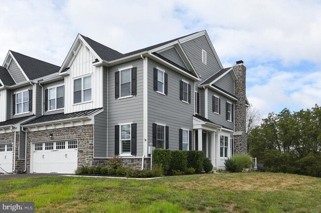 property at 8 Elizabeth Ln