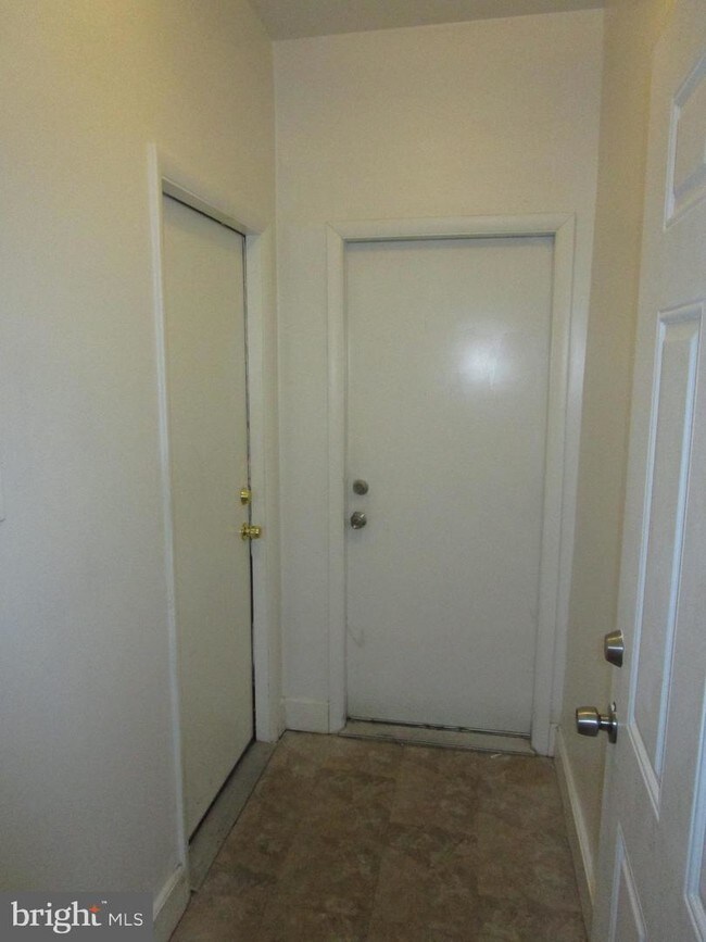 5607 Market St-Unit -2ND FL in Philadelphia, PA - Building Photo - Building Photo