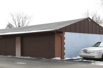 Meadow Lane Apartments in Wickliffe, OH - Building Photo - Building Photo