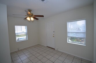 114 6th Ave S, Unit 4 in Jacksonville Beach, FL - Foto de edificio - Building Photo