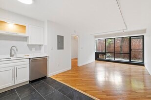 31 Concord Ave, Unit #1 in Cambridge, MA - Building Photo