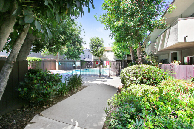 Sepulveda Apartments in Van Nuys, CA - Building Photo - Building Photo