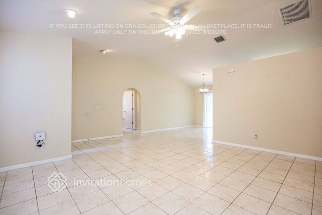15562 Horseshoe Ln in Ft. Myers, FL - Building Photo - Building Photo
