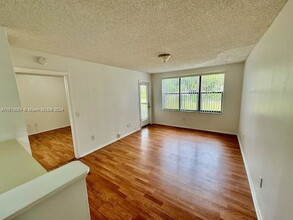 11047 Royal Palm Blvd in Coral Springs, FL - Building Photo - Building Photo