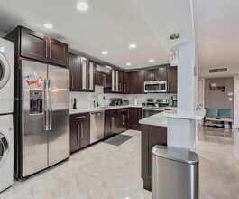 550 NW 210th St in Miami, FL - Building Photo - Building Photo