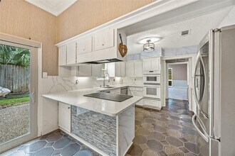 10703 Cypresswood Dr in Houston, TX - Building Photo - Building Photo