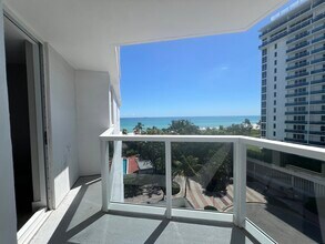 2401 Collins Ave, Unit 803 in Miami Beach, FL - Building Photo - Building Photo