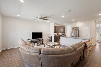 1320 Kingsgate Dr in Bryan, TX - Building Photo - Building Photo