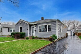 306 N Schubert St in Palatine, IL - Building Photo