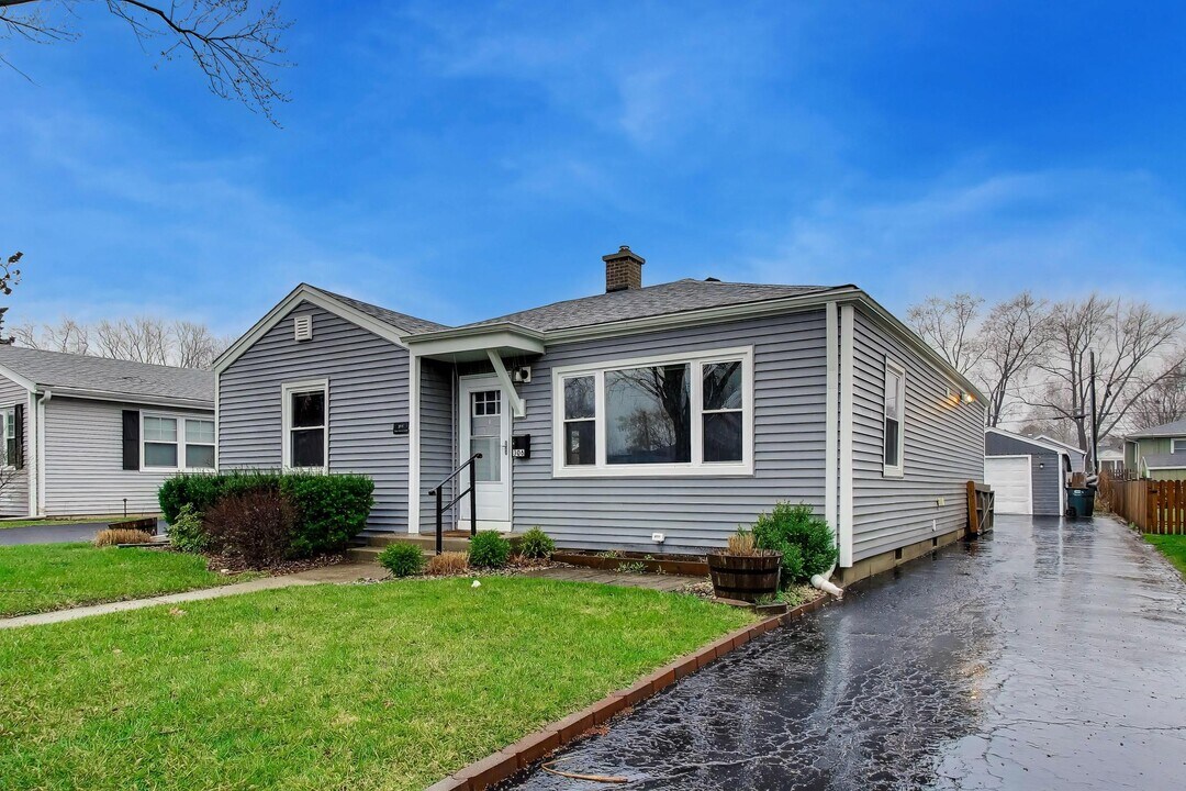 306 N Schubert St in Palatine, IL - Foto de edificio