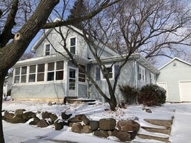 512 Tower St in Burlington, WI - Building Photo