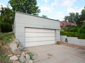 1018 S 36th St in Omaha, NE - Building Photo - Building Photo