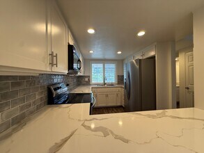 6917 Pear Tree Dr in Carlsbad, CA - Building Photo - Building Photo