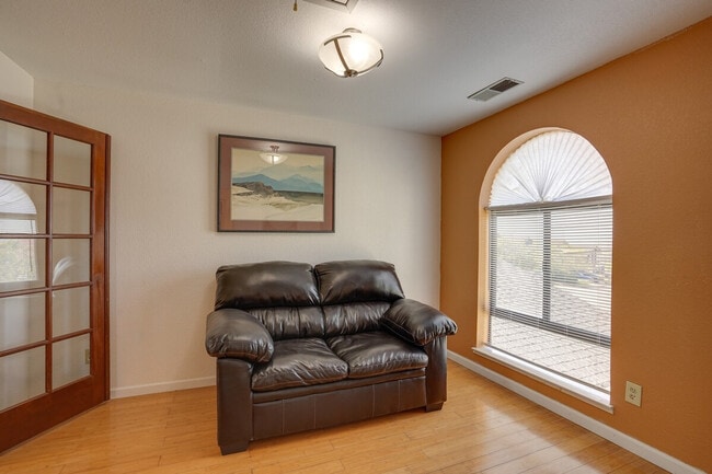 420 Phoenix Cir