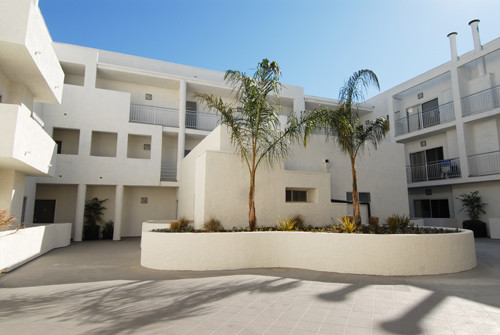 Metropolitan Place Apartments in Burbank, CA - Building Photo