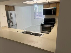 9510 Seagrape Dr, Unit 101 in Davie, FL - Building Photo - Building Photo