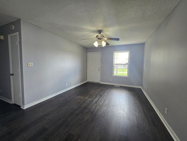 121 Waterford Dr in Oak Grove, KY - Building Photo - Building Photo