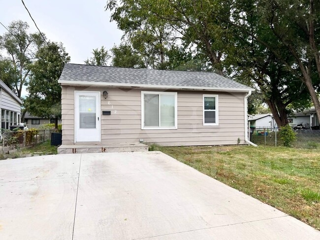 property at 612 E Edison Ave