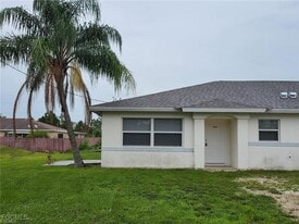 1247 Bacon Ave in Ft. Myers, FL - Building Photo