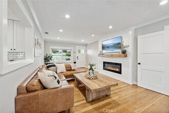 1111 W Maple Ave in Orange, CA - Building Photo - Building Photo
