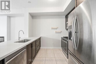 380 Cranbrook Common in Oakville, ON - Building Photo - Building Photo