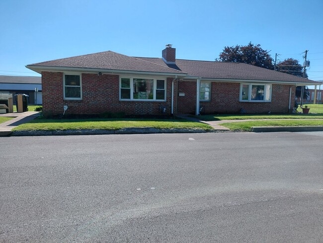 property at 3003 Pennwood Rd