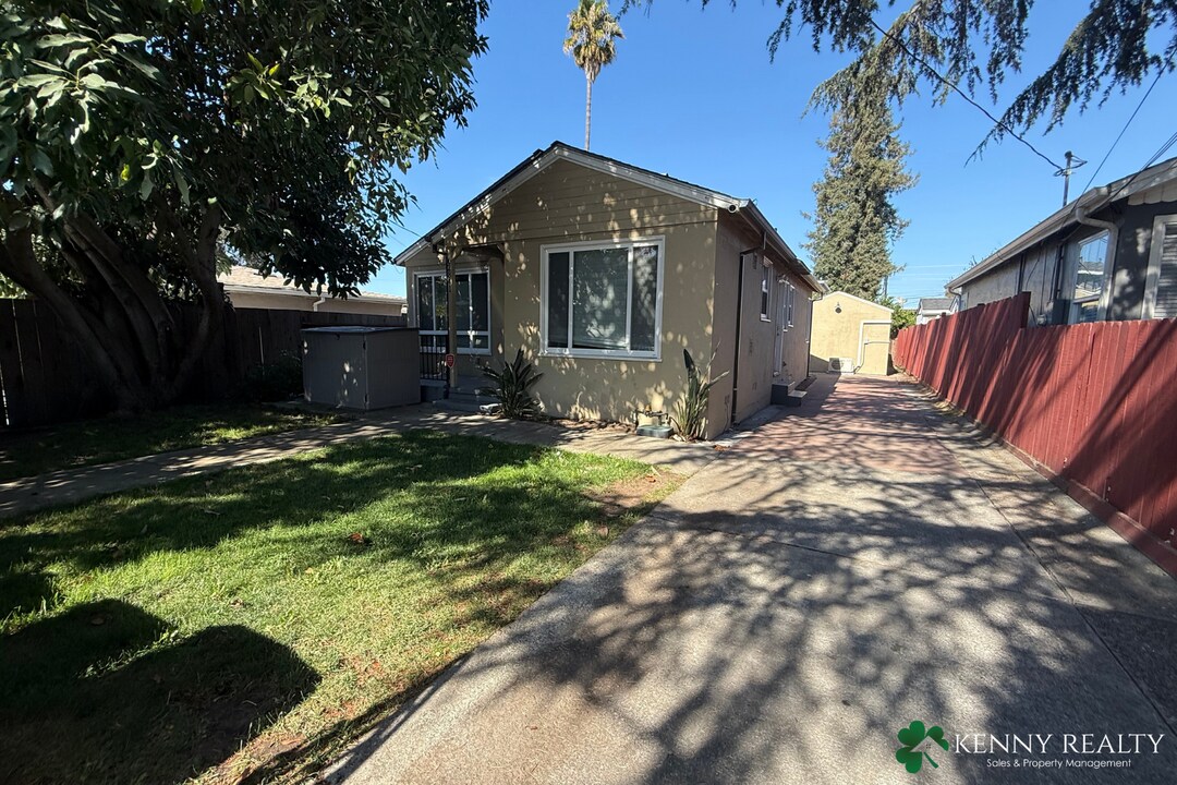 2841 Devonshire Ave in Redwood City, CA - Building Photo