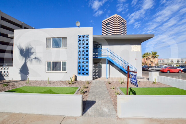 Roanoke Terrace in Phoenix, AZ - Building Photo - Building Photo