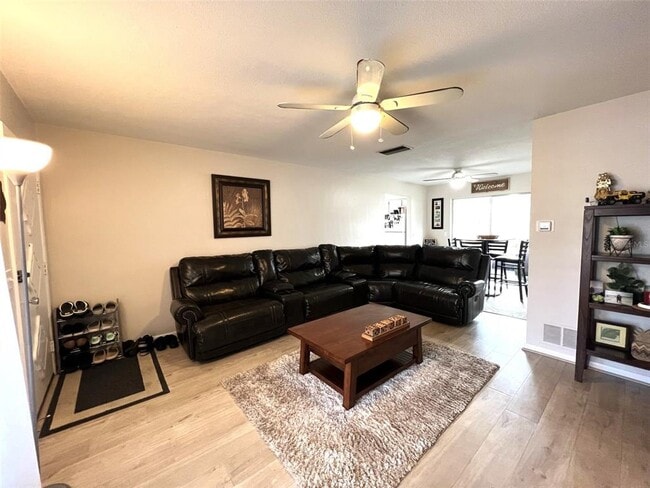 1595 Idle Dr NE in Clearwater, FL - Building Photo - Building Photo