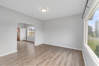 3033 Sumner Ave in Hoquiam, WA - Building Photo - Building Photo