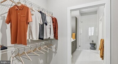 4851 Ellin Rd, Unit 111 in Hyattsville, MD - Foto de edificio - Building Photo