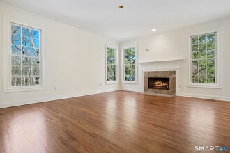 83 Westport Rd in Wilton, CT - Building Photo - Building Photo