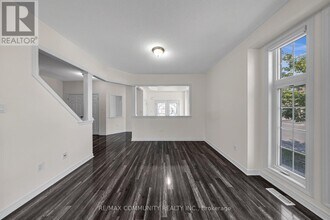 35 McCourt Dr in Ajax, ON - Building Photo - Building Photo