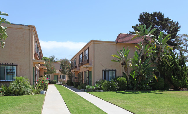 Apache Village Apartments in San Diego, CA - Building Photo - Building Photo