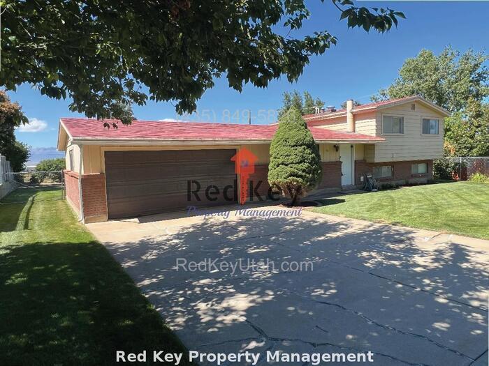 44 Kelsey View Dr in Tooele, UT - Foto de edificio