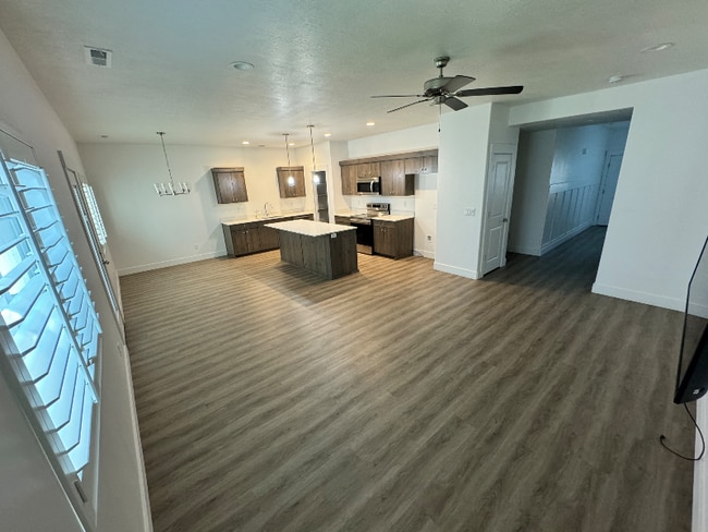 2080 W 1755 S in West Haven, UT - Building Photo - Building Photo