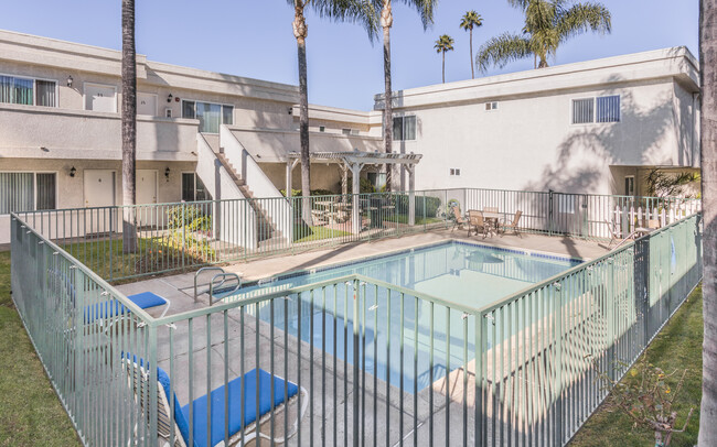 Norwalk Terrace Apartments in Whittier, CA - Building Photo - Building Photo