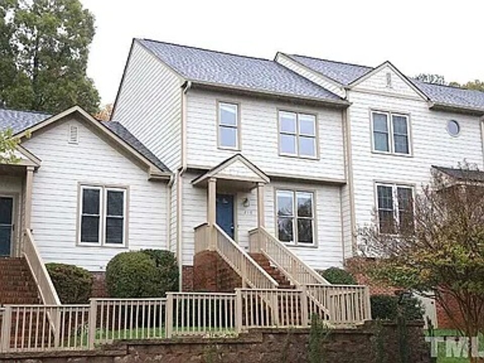 210 Windbyrne Dr in Cary, NC - Building Photo