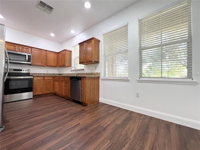 7138 Five Oaks Dr in St. Cloud, FL - Foto de edificio - Building Photo