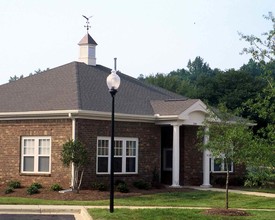 Arbor Glen Apartments in Charlotte, NC - Foto de edificio - Building Photo